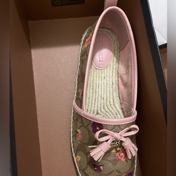 Coach flat - Picture 2 of 4